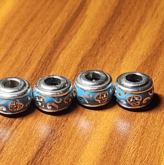 Brighton retired Enamel Heart Locker bead. Listing for one bead… - Picture 3 of 3